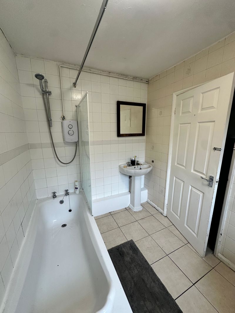 Bathroom - downstairs